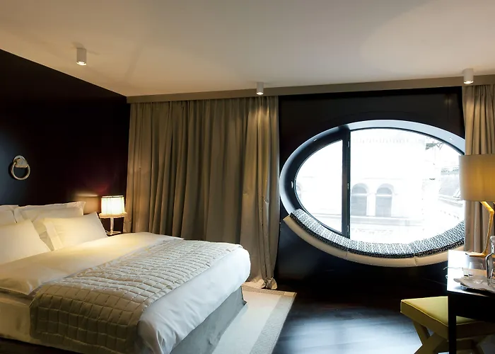 Topazz & Lamee Hotel