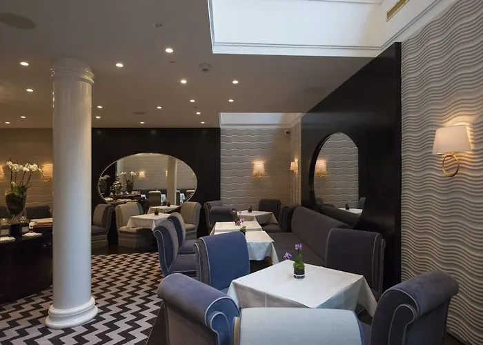 Topazz & Lamee Hotel